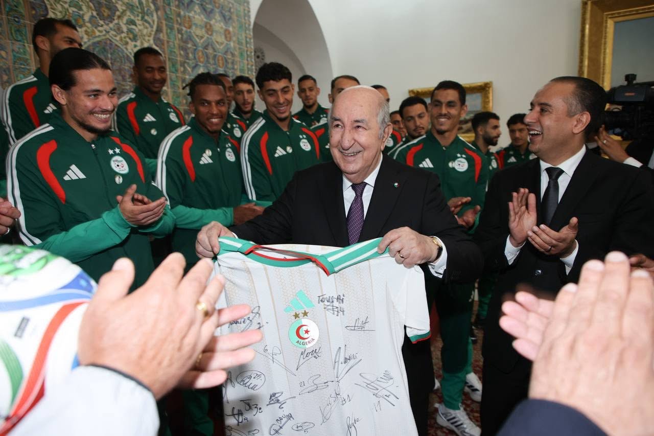Tebboune soutient l'équipe d'Algérie pour l'avenir