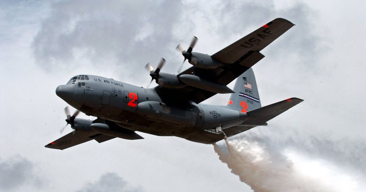 Tebboune annonce l'acquisition de quatre C-130 : ce que l'on sait sur le bombardier d'eau américain