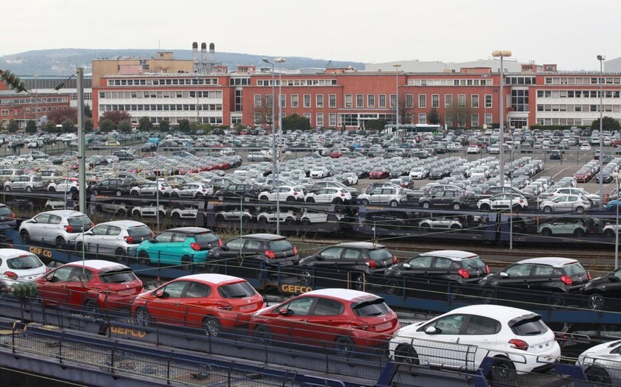 Ils volaient des Peugeot à la source à Poissy : un trafic de voitures vers l'Algérie démantelé