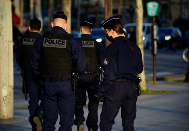 France : sous OQTF depuis 2018, un Algérien attaque un policier au couteau dans un train