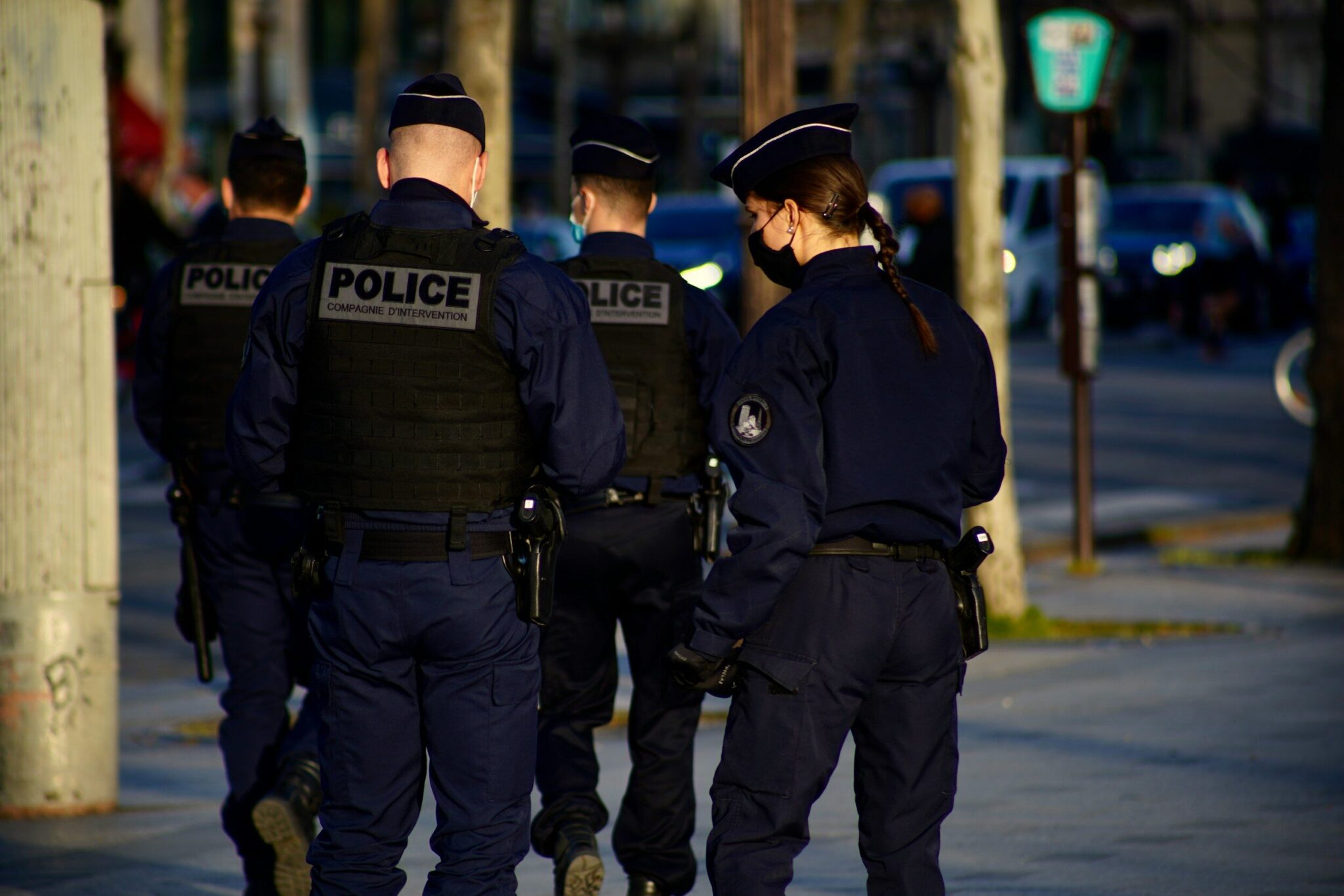 France : sous OQTF depuis 2018, un Algérien attaque un policier au couteau dans un train