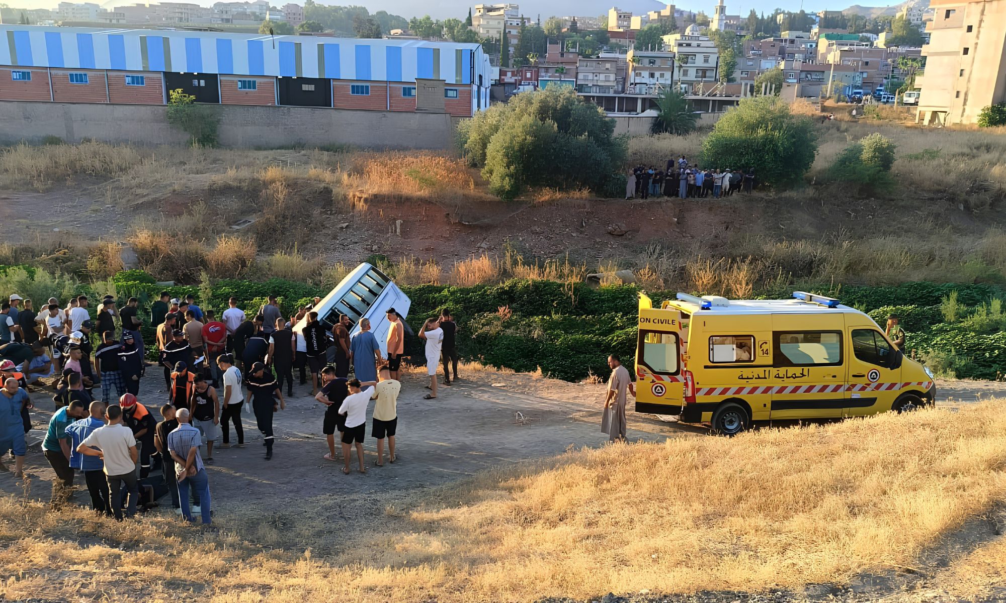 Nouveau drame routier en Algérie : un bus chute dans un ravin, plusieurs morts et blessés (IMAGES)