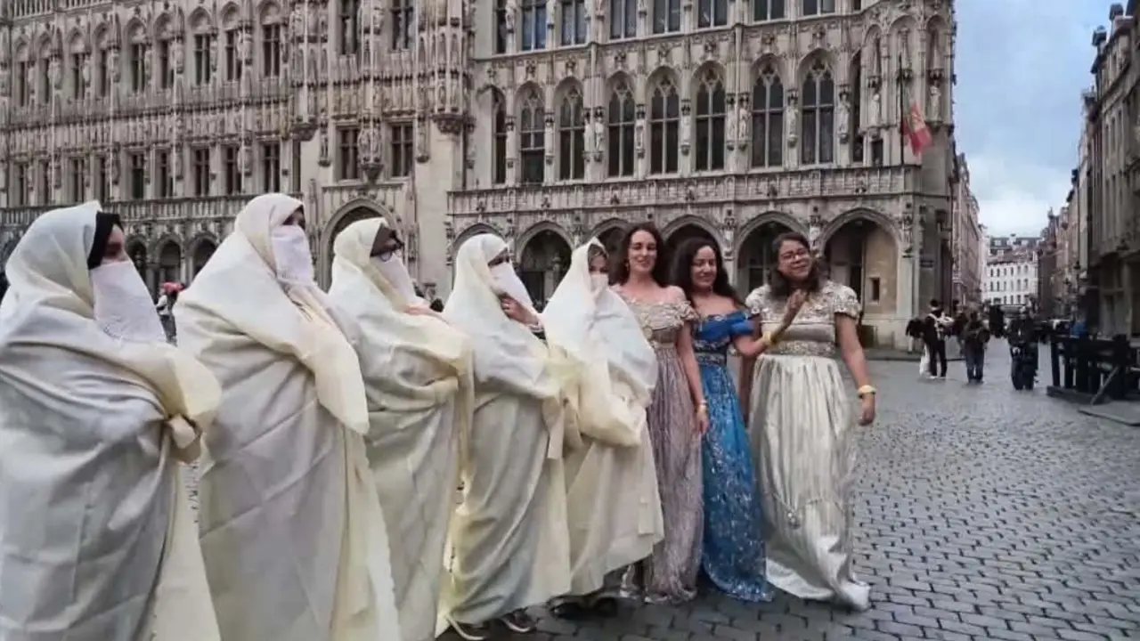 À Bruxelles, le patrimoine algérien à l’honneur lors d’un défilé de tenues traditionnelles