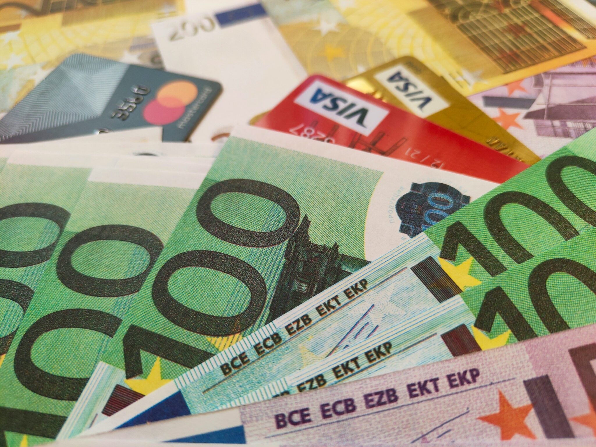 Carte Visa ou Mastercard en 48 h : ce que change l’agrément de la SATIM pour les voyageurs