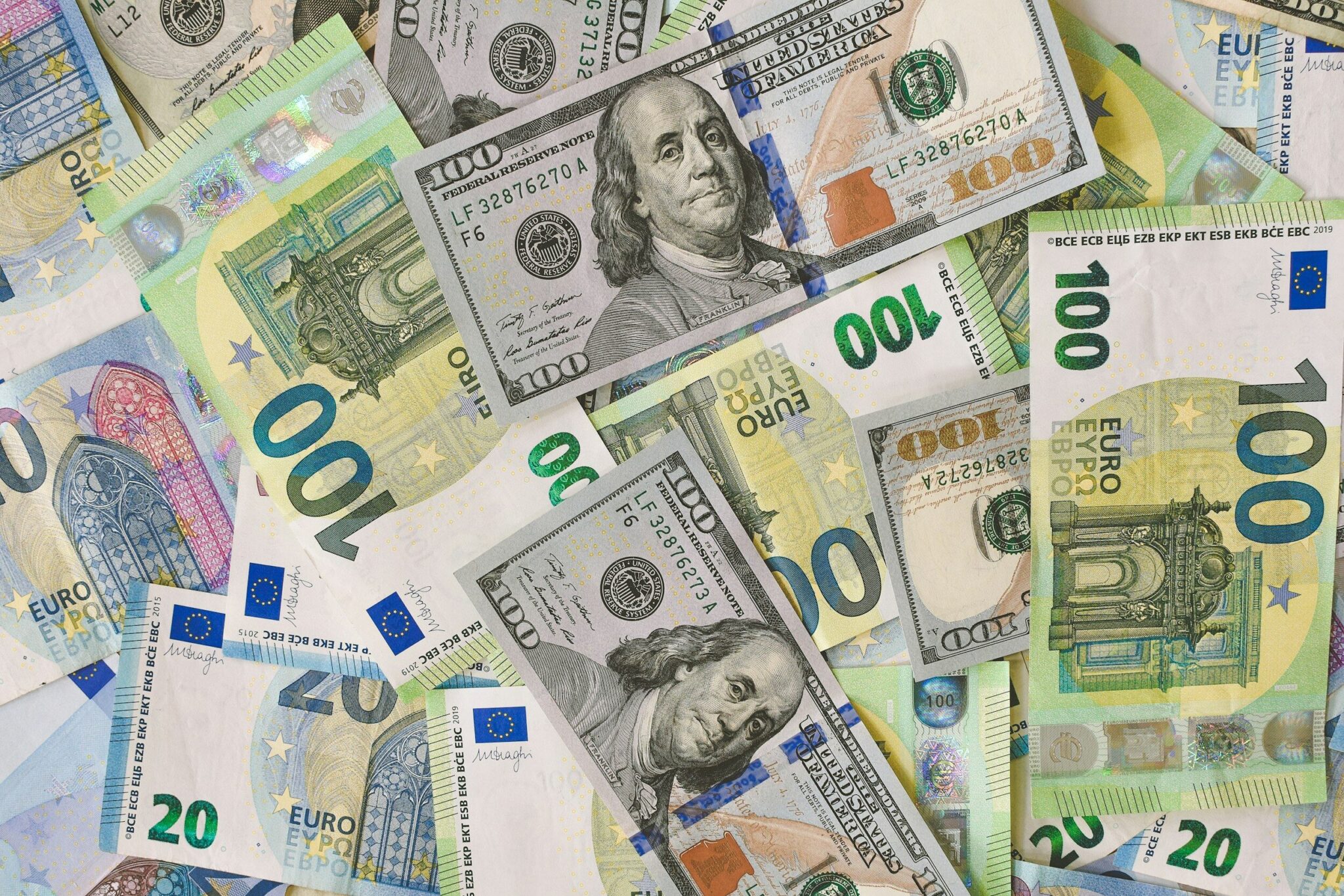 Euro-dinar : 150 DA à la BEA le 9 octobre, combien valent 100 euros sur le marché parallèle ?