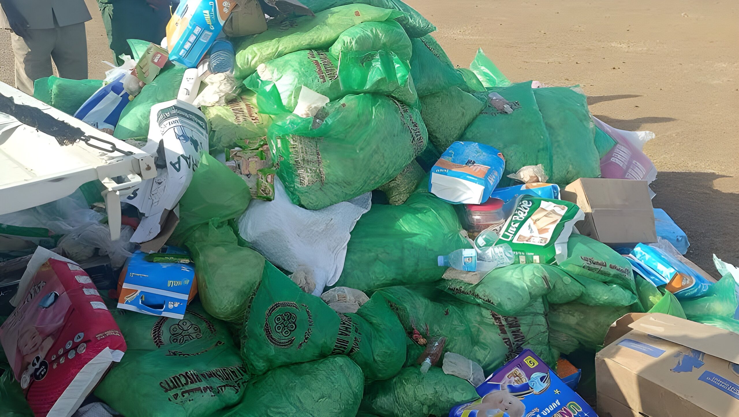 Ils jettent des produits alimentaires pour créer la pénurie ? La justice ouvre une enquête