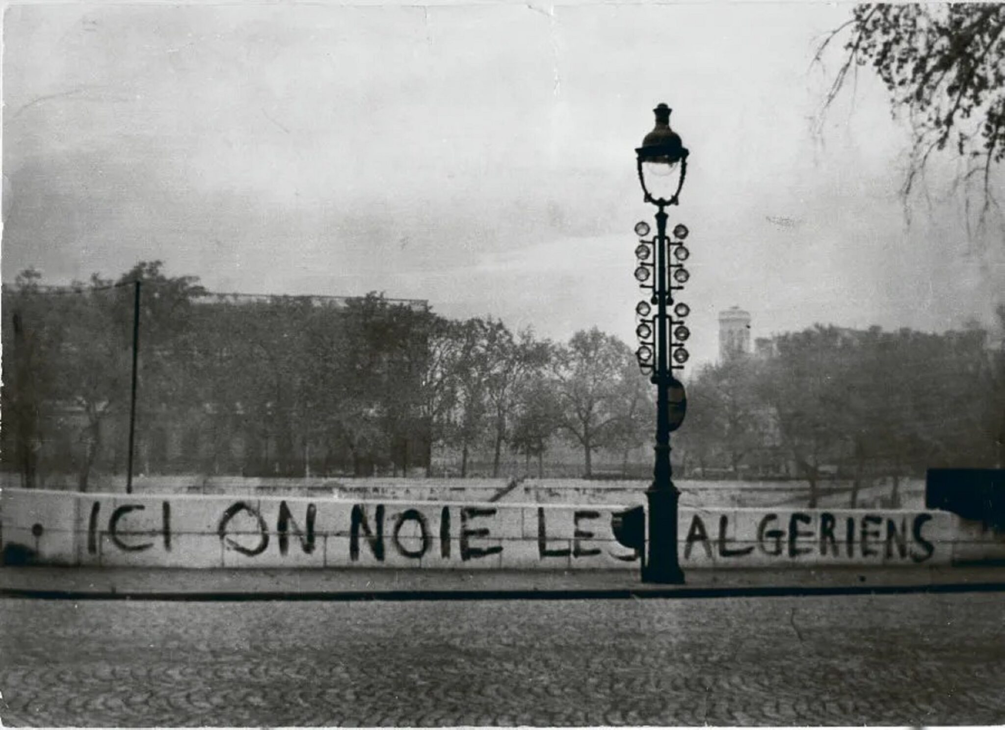 Massacre du 17 octobre 1961 : le documentaire censuré «Octobre à Paris» retrouve les salles françaises