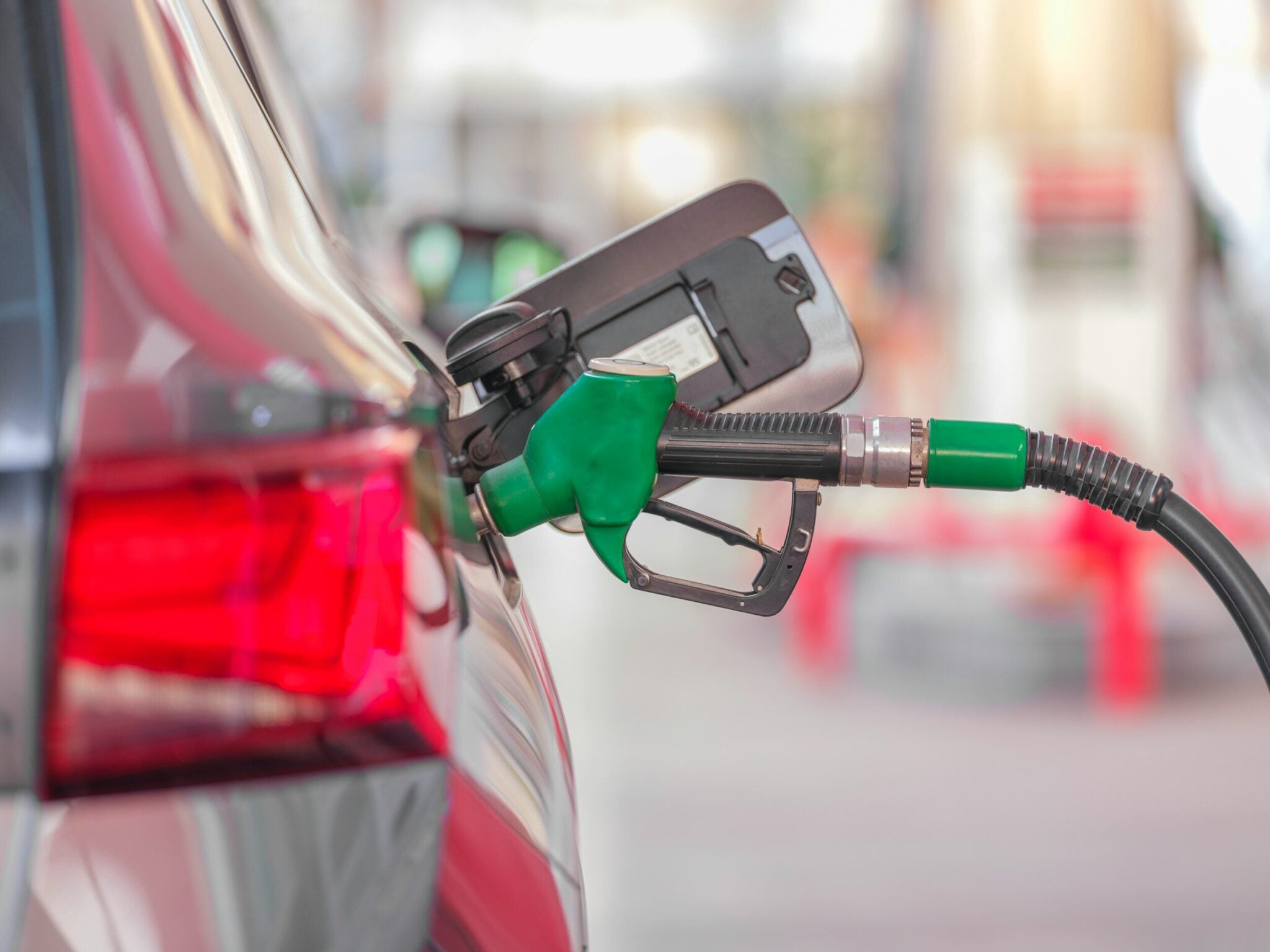 Prix de l’essence en Algérie : une hausse possible en 2027 ?